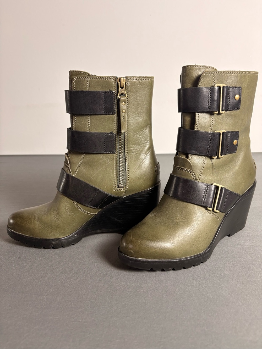 Sorel Olive Green Wedge Ankle Boots with Black Strap Buckles